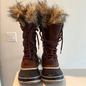 Stylish Fur-Lined Brown and Black Boots